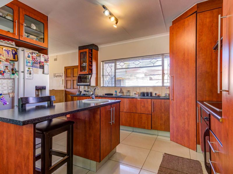 Family Home for sale - Photo 6