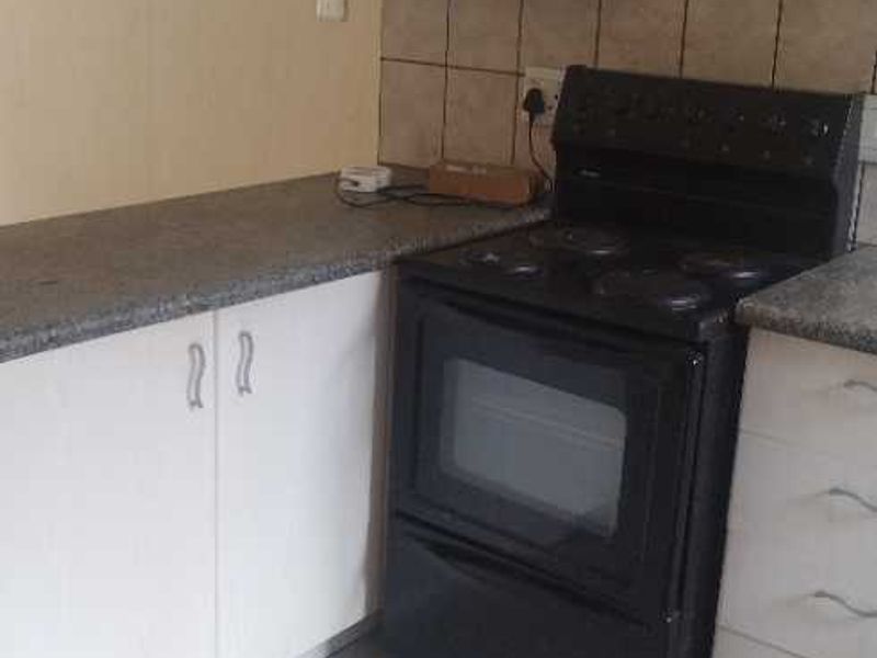 2 bed,1 bath ground floor unit for sale - Photo 4