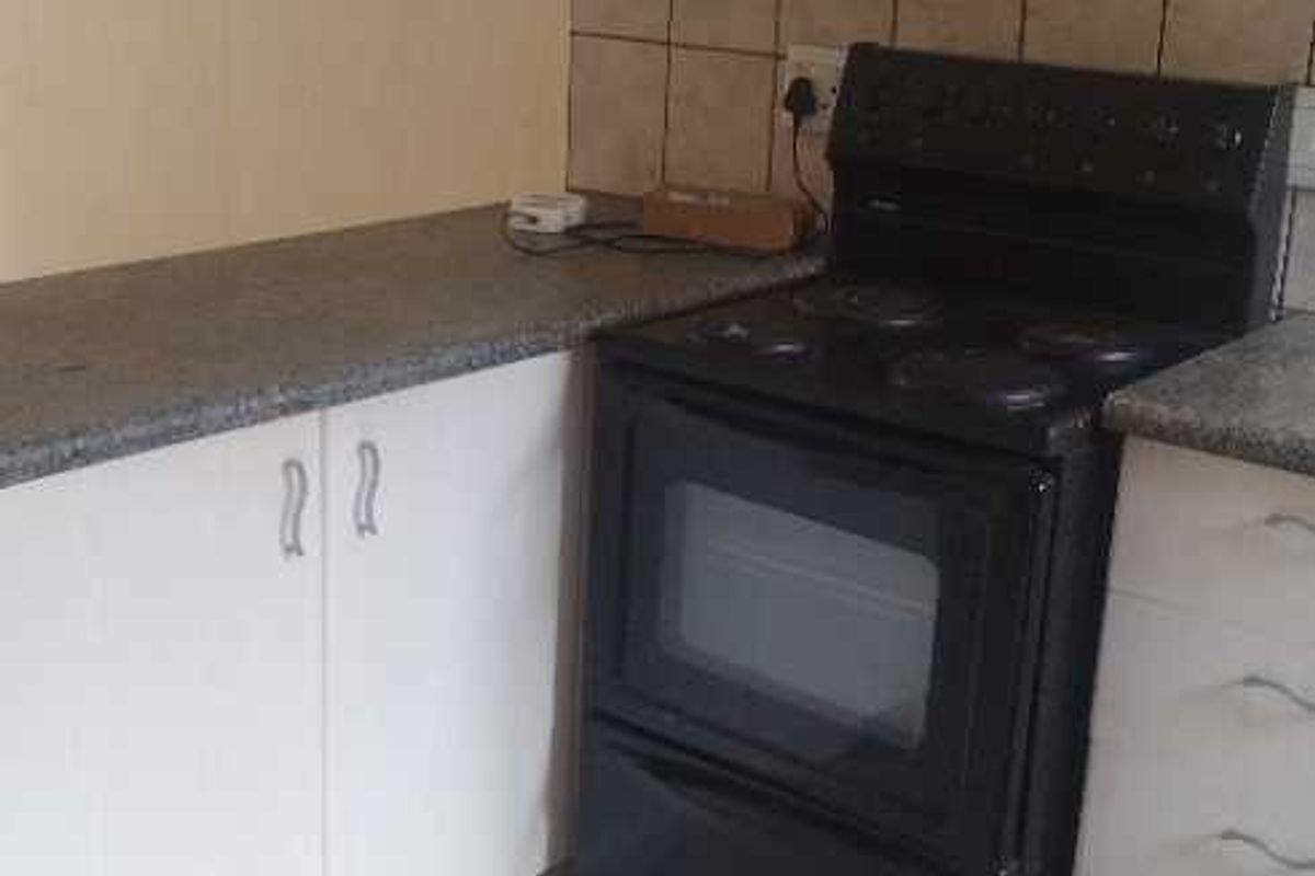 2 bed,1 bath ground floor unit for sale - Photo 4