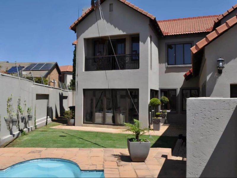 DIRECTORS HOME FOR SALE - Photo 2