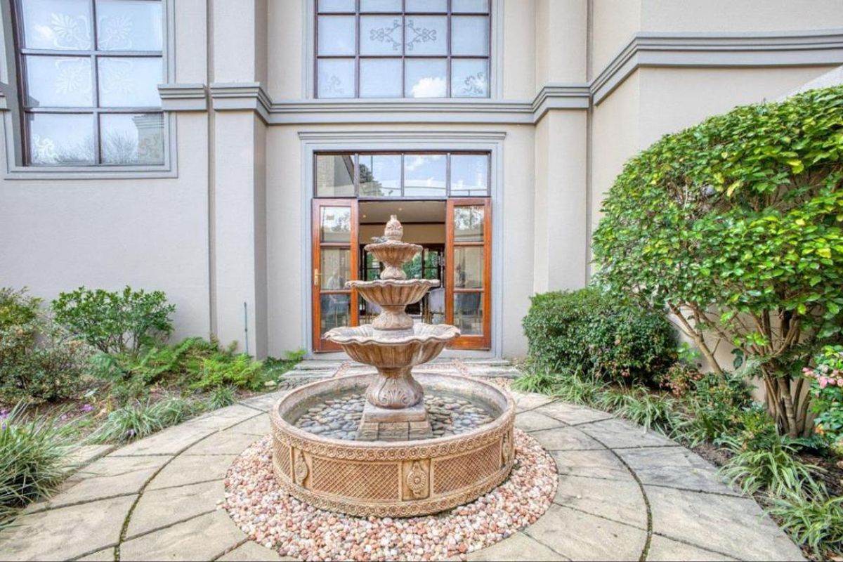 4-Bedroom Luxury Villa | Millionaires’ Row, Sandton - Photo 4
