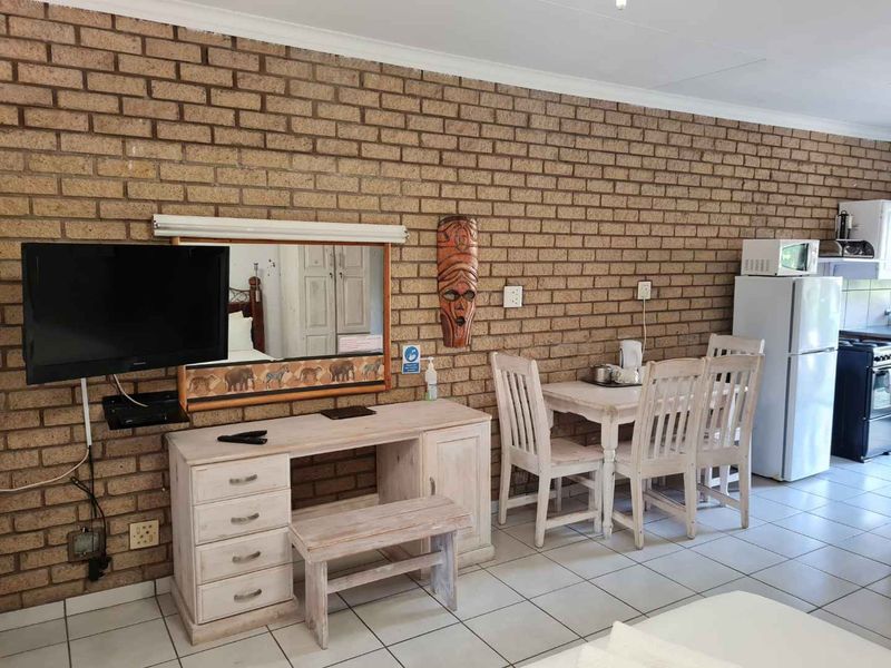 gorgeous 4 Sleeper bachelors' apartment - Photo 5