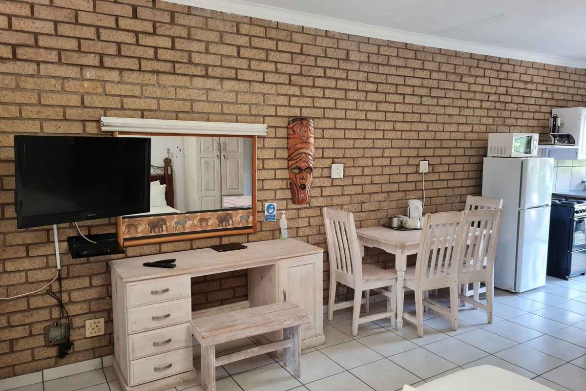 gorgeous 4 Sleeper bachelors' apartment - Photo 5