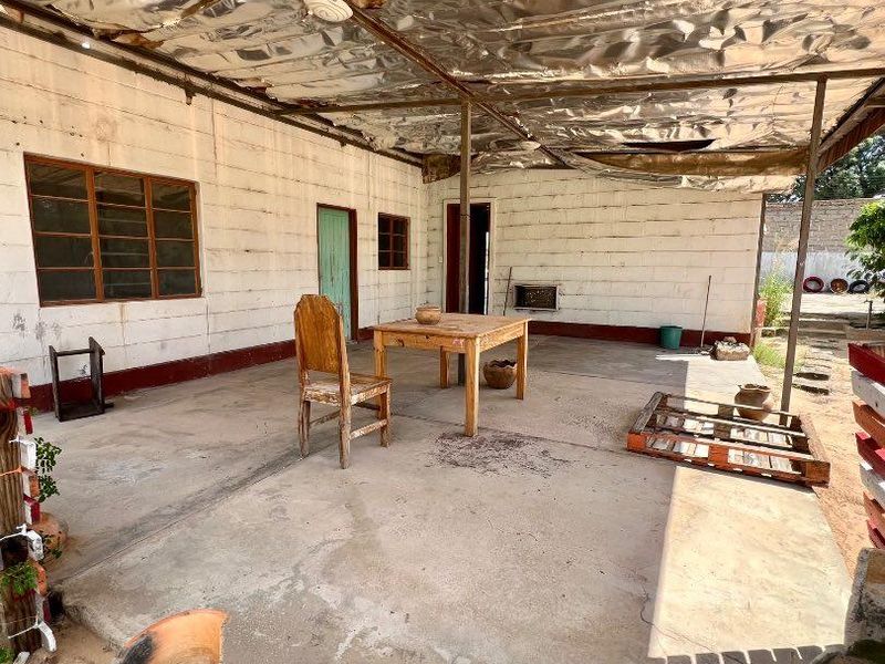 House or business property - Photo 8