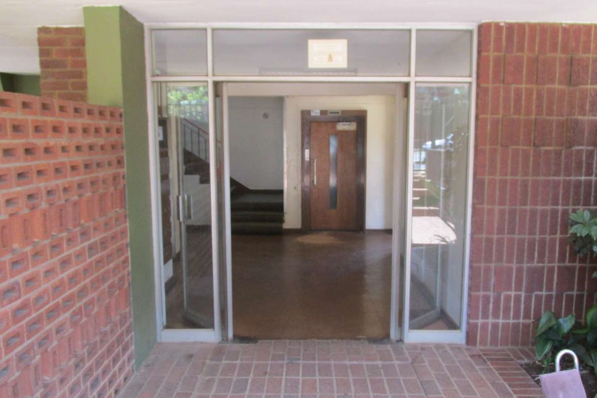 BACHELOR FLAT TO RENT IN ARCADIA - Photo 3
