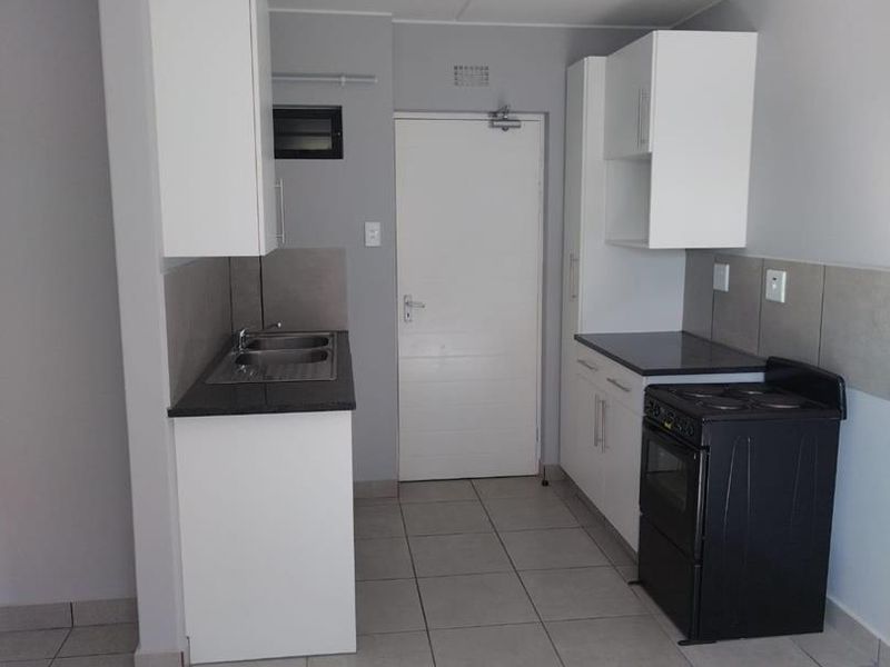 Cranes@Riverside R 580 000, 2 beds , 1 bath - Photo 5