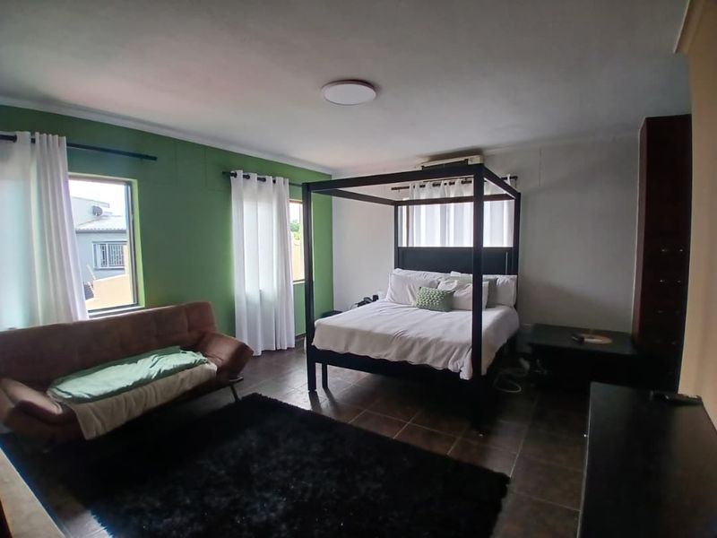 5 Bedroom Freestanding House with Flat 🤩 - Photo 5