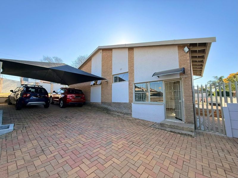 Beautiful Light-Filled Family Home on a Spacious Corner Stand - Photo 3