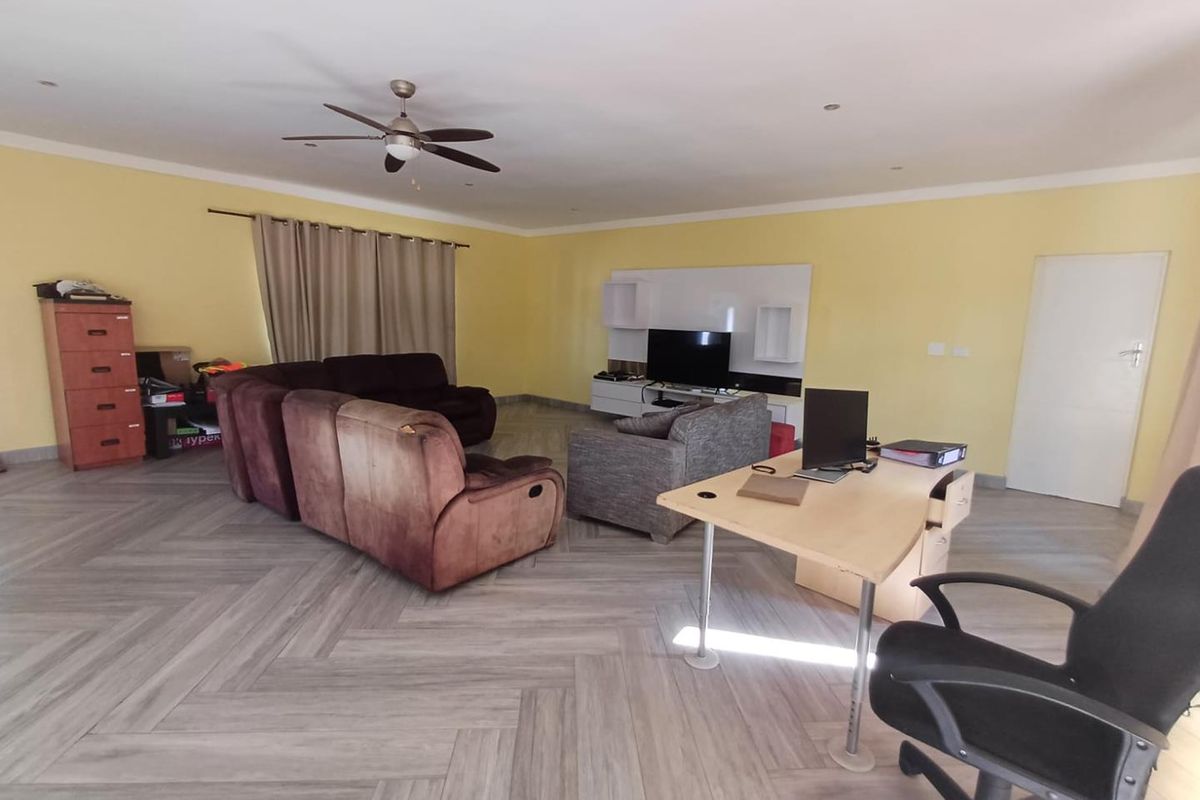 Serene Oasis: 4-Bedroom Home with Pool, Gardens, and Staff Quarters - Photo 5