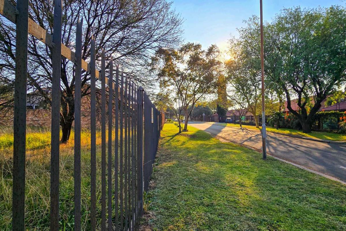 Ready to Build: Rare Dual-Dwelling Stand in Prestigious Pretoria East Suburb - Photo 2