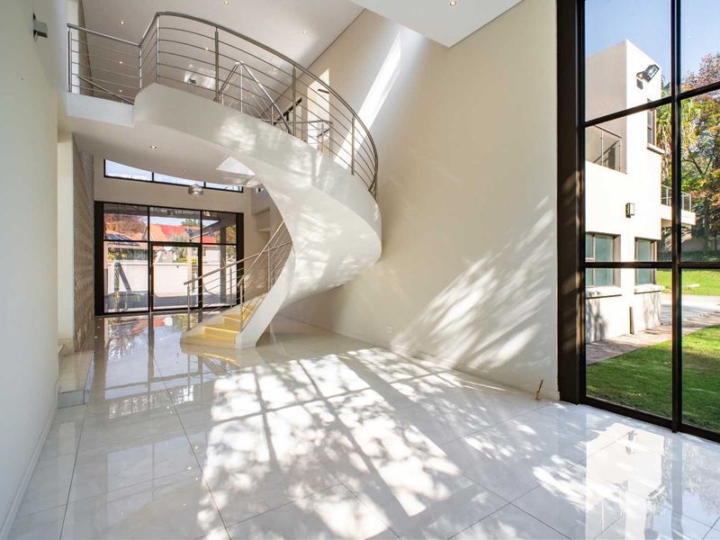 Magnificent 5 Bedroom Mansion in the heart of Bryanston!!! - Photo 3