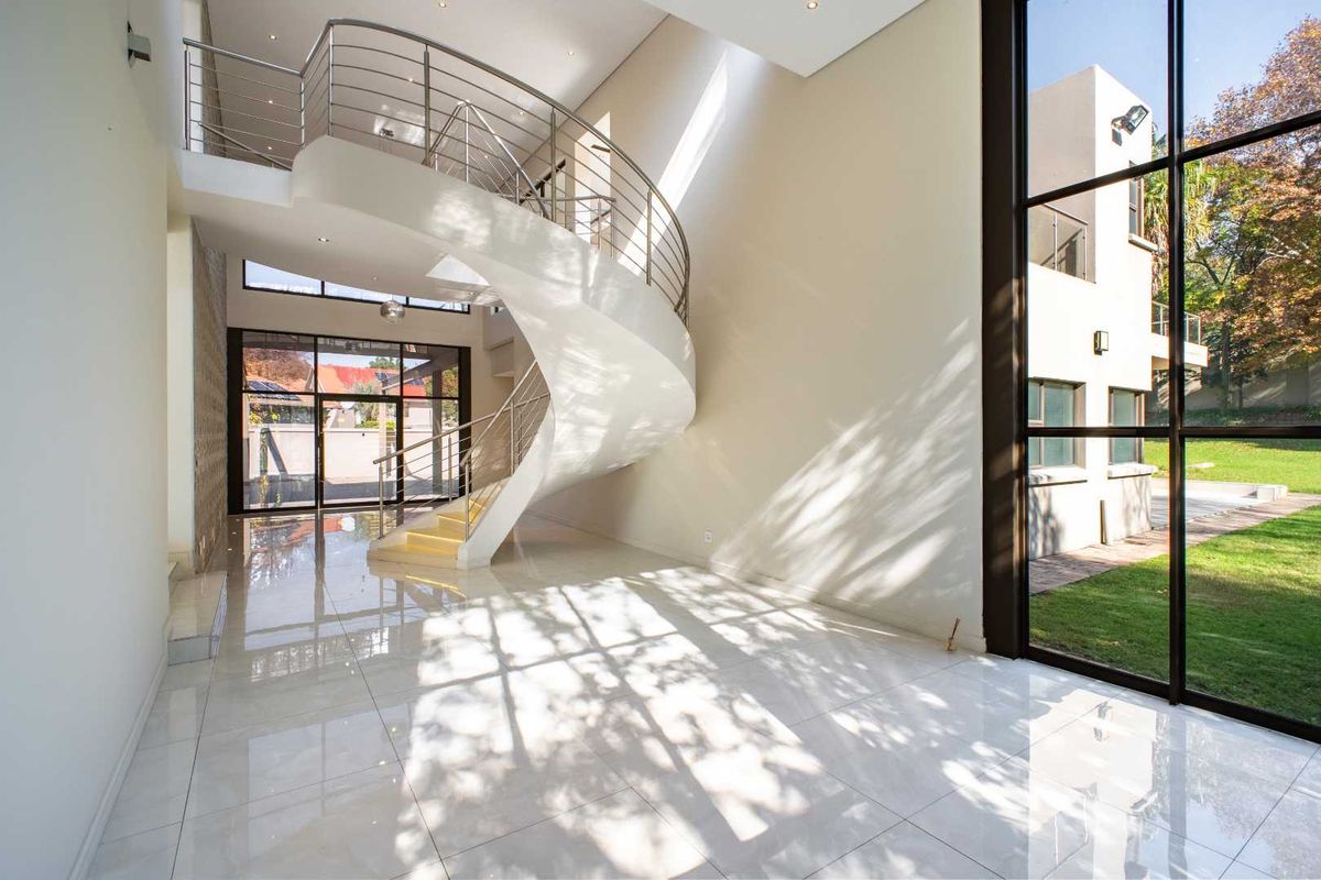 Magnificent 5 Bedroom Mansion in the heart of Bryanston!!! - Photo 3