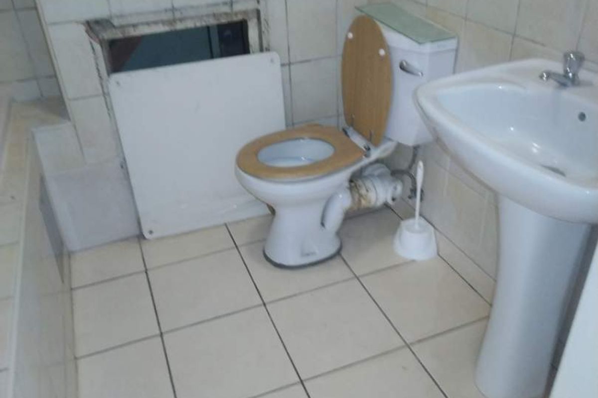 3 Bedroom in Zwartkop for rent - Photo 5