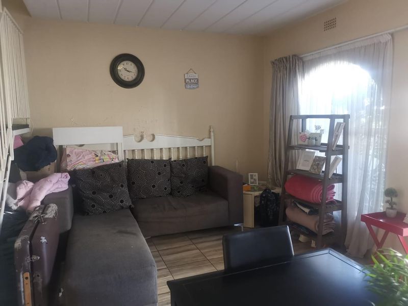 Close to schools and spar - Photo 4