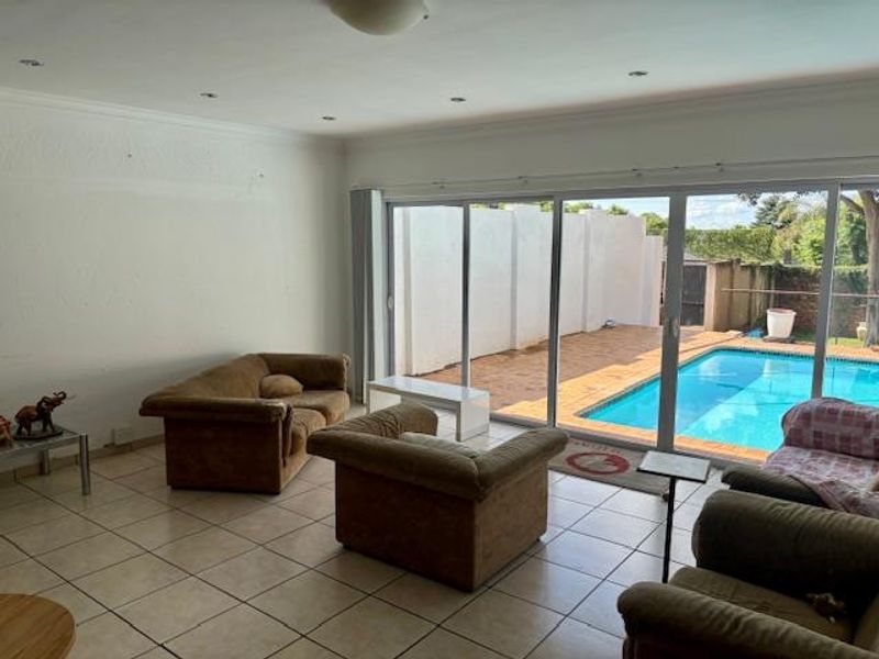 Own a lifestyle in soon to be boomed-off  Waterkloofridge residential area. - Photo 6