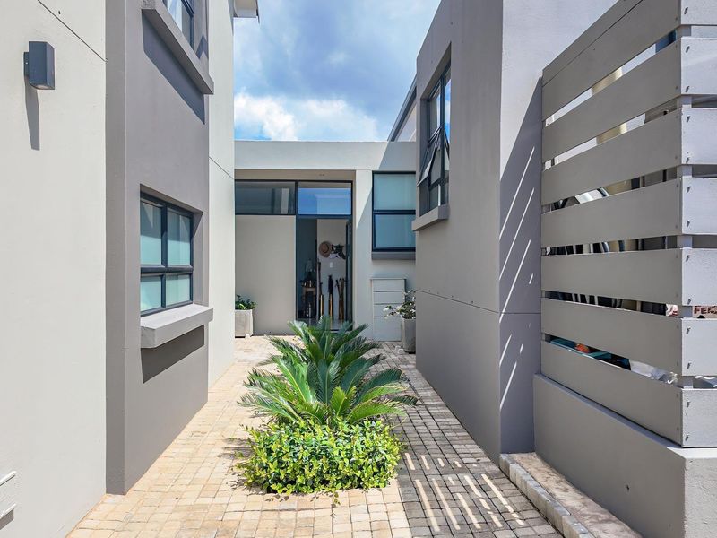 Live luxuriously in Outeniquasbosch Wildlife Estate - Photo 8