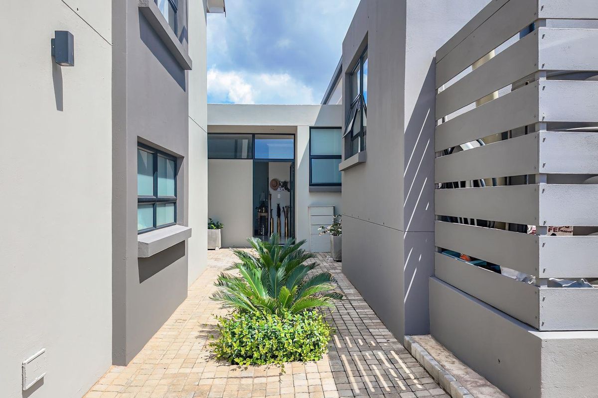 Live luxuriously in Outeniquasbosch Wildlife Estate - Photo 4