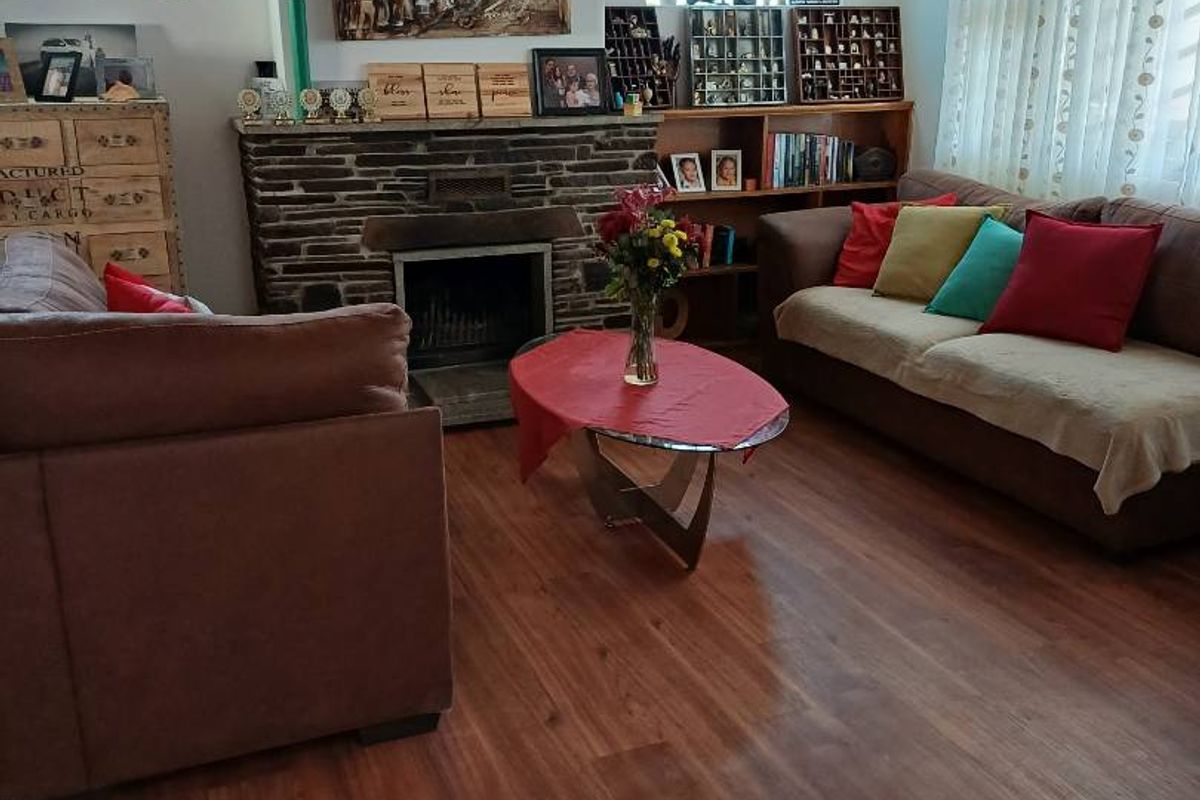 Family Home with Flat close to Duneside School and Dunesmall - Photo 3