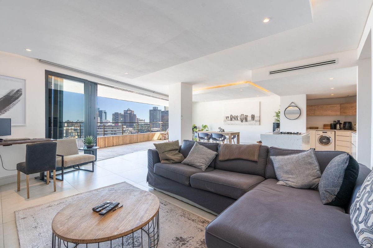 Luxury 3-Bedroom Penthouse | Panoramic Views - Photo 4