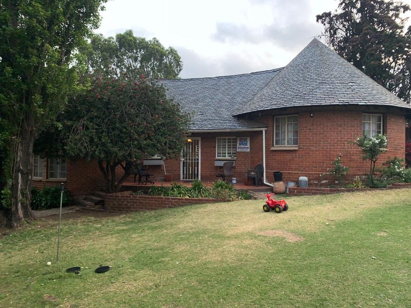 **Charming 2-Bedroom Garden Cottage for Sale on Riffle Range Road, Towerby/Rosettenville - Photo 3