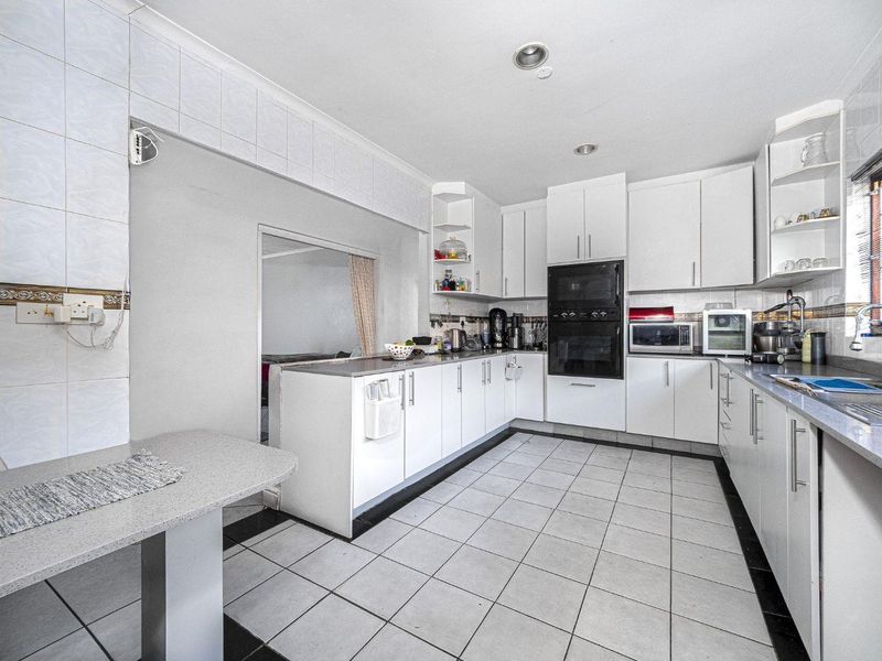 Location Is Everything: Find Your Dream Home Today! - Photo 6