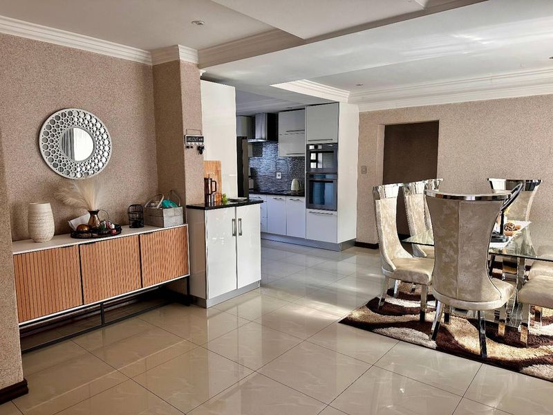 LUXURY, COMFORT AND VERSATILITY ALL IN ONE!!! - Photo 9