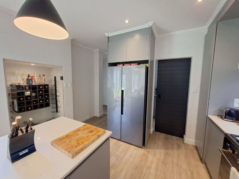 Stunning 3 bedroom, 3.5 bathroom cluster available in Bryanston - Photo 2