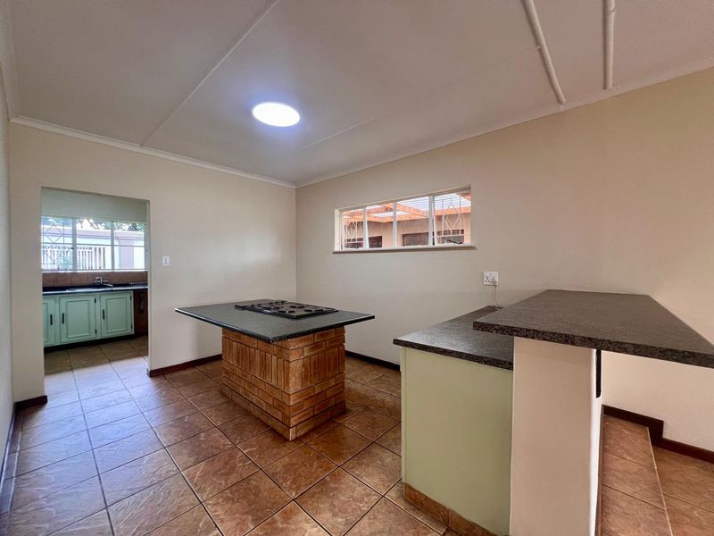 Neat as a Pin and Ready for Your Family. - Photo 4