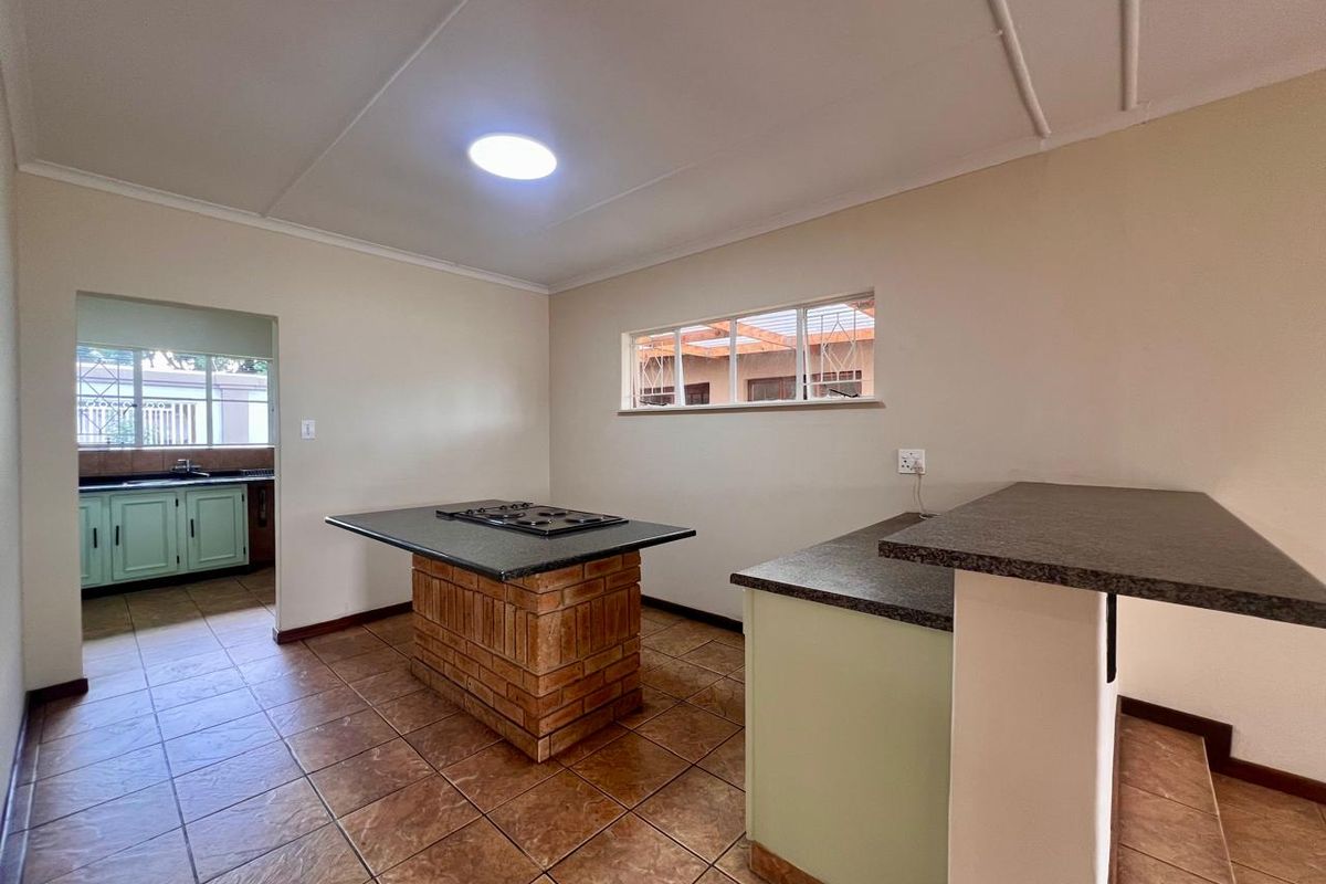 Neat as a Pin and Ready for Your Family. - Photo 4