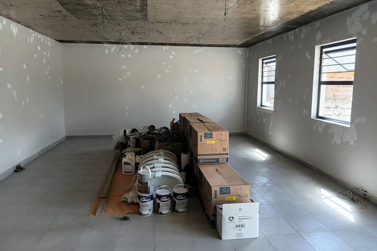 Mixed use warehouse to let in Northern Industrial - Photo 4
