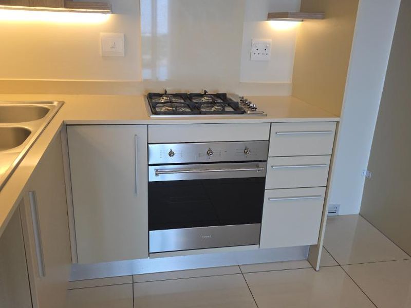 FABULOUS ULTRA MODERN 2 BED APARTMENT IN ROSEBANK - Photo 8