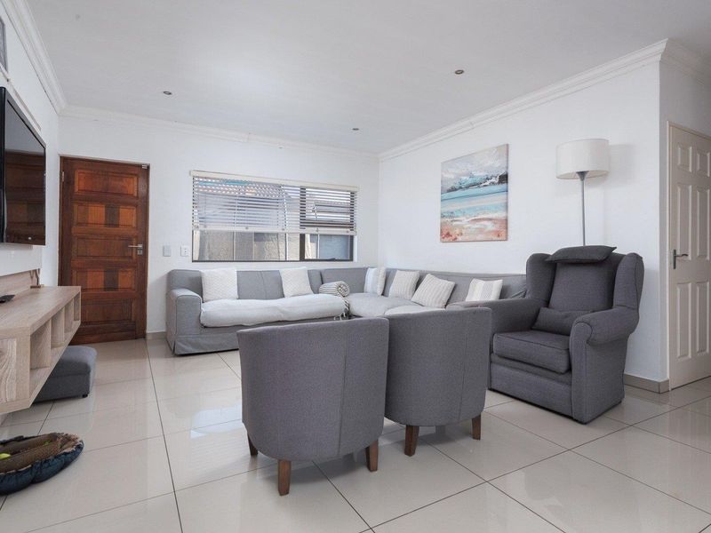 Spacious, Modern Living in a Low-Maintenance Home - Photo 3