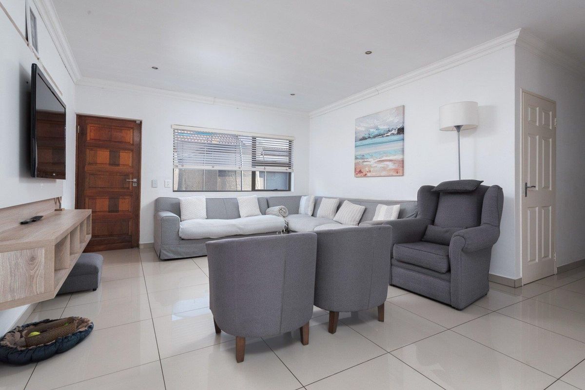 Spacious, Modern Living in a Low-Maintenance Home - Photo 3