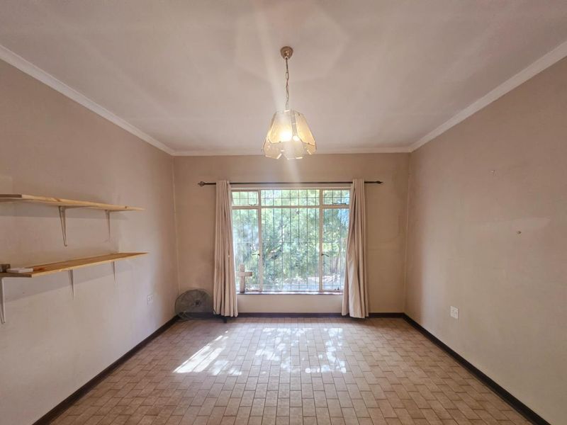 Live Where Everything You Need Is Just Around The Corner. - Photo 9