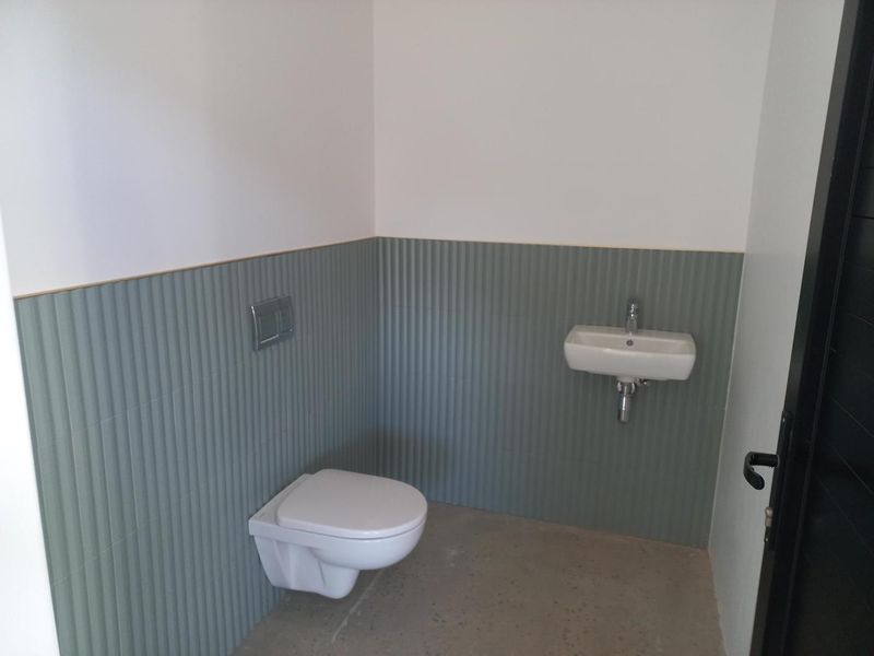 Brand new first floor offices or retail - Personalise this space! - Photo 10