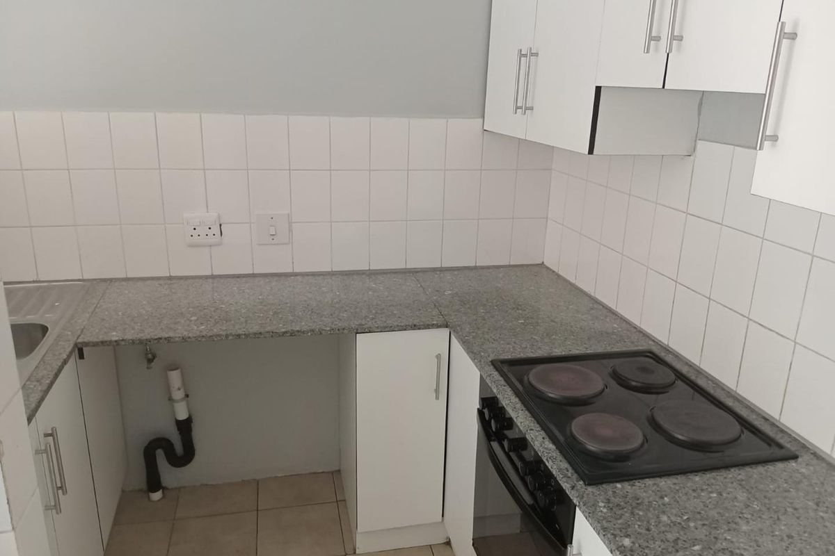 Step into this neat and well-designed 2-bedroom flat, offering a comfortable and low-maintenance lifestyle ideal for modern living. - Photo 4