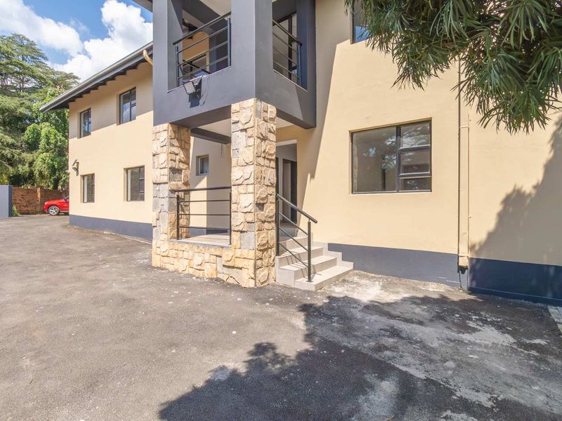 Move-In Ready: Modern Offices in Thriving Commercial Hub ! - Photo 5