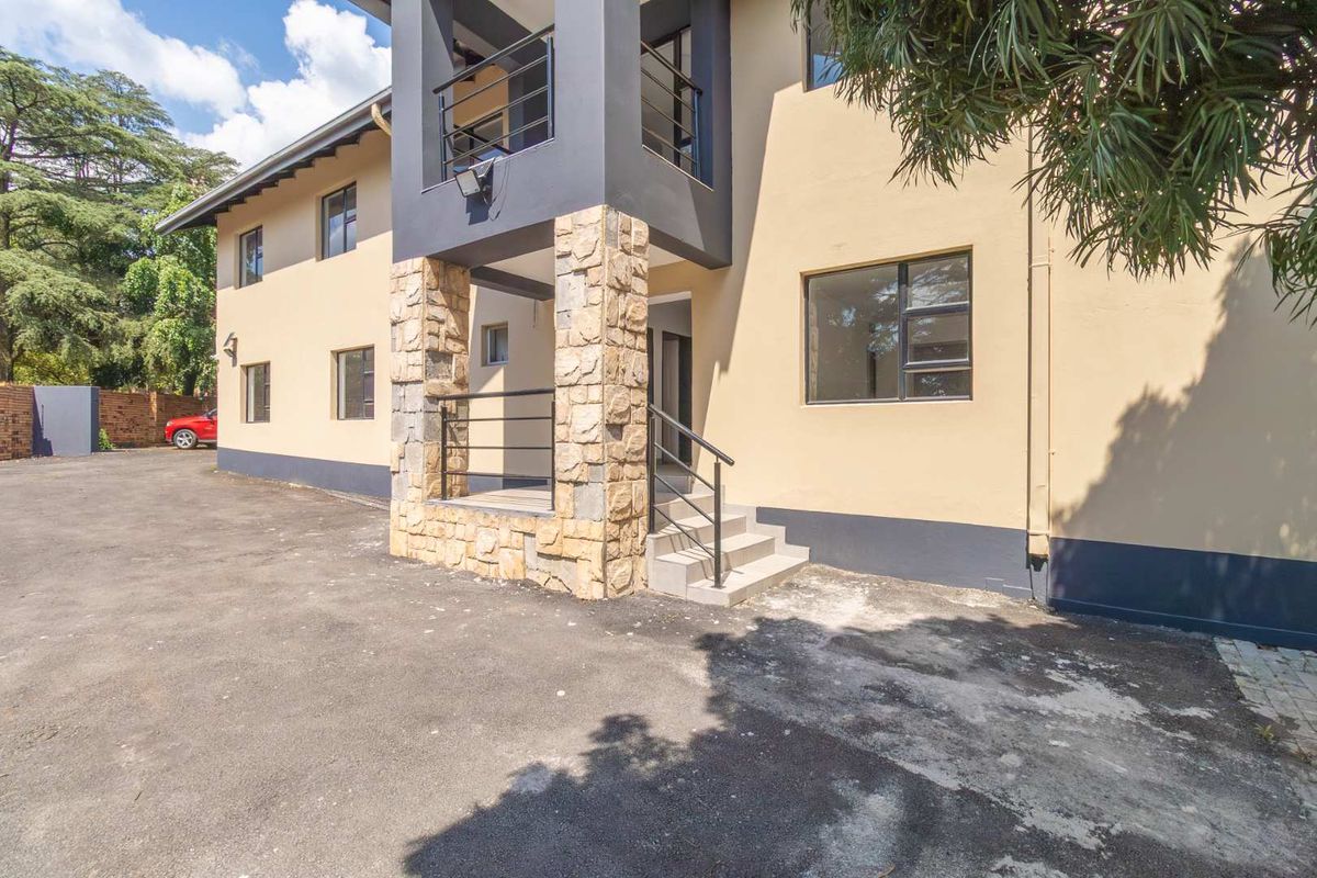 Move-In Ready: Modern Offices in Thriving Commercial Hub ! - Photo 5