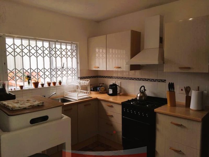 Secure Complex Living - Photo 5