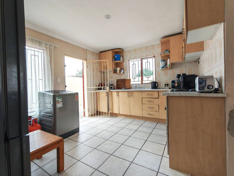 3 Bedroom House for Sale in Cosmo City - Photo 8