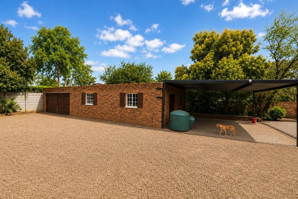 Exceptional Multi-Purpose Property with Extensive Parking & Entertainment Facilities - Photo 3