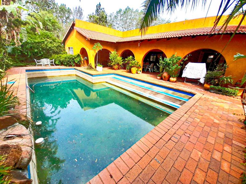 "An ideal residence is characterized by a generous expanse of land" - Photo 1