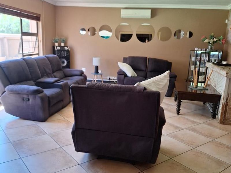 4 Bedroom Family Home To Rent Melodie Hartbeespoort - Photo 3