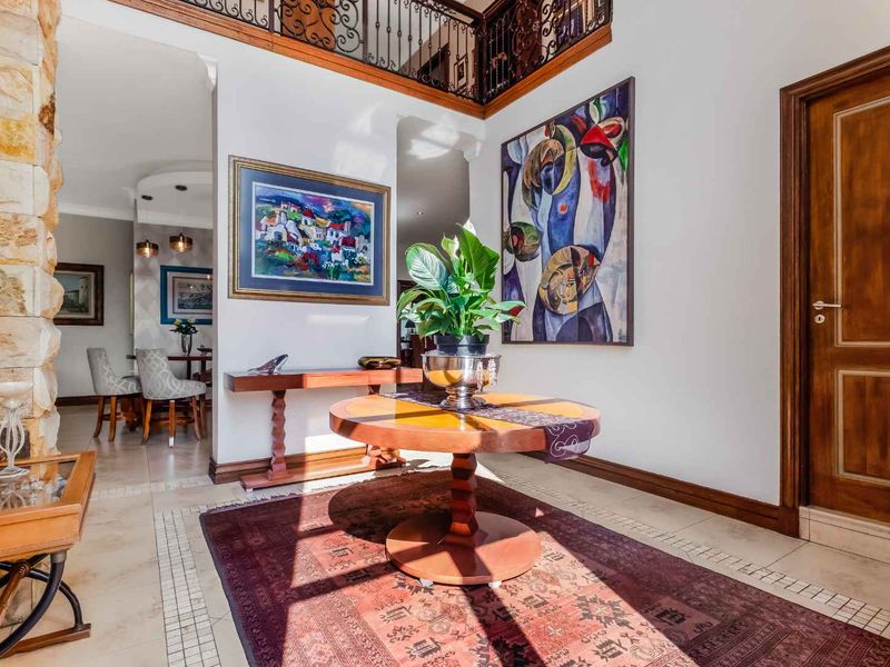 DESIRABLE MOVE-IN READY FAMILY HOME - NESTLED IN THE QUIET HAWTHORN VILLAGE ESTATE - Photo 5