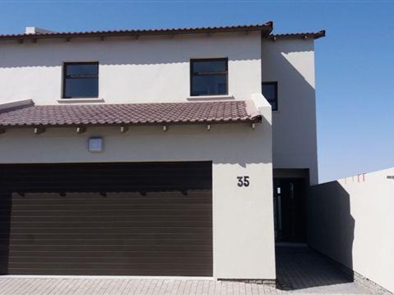 Modern Duplex Town House close to schools. - Photo 10