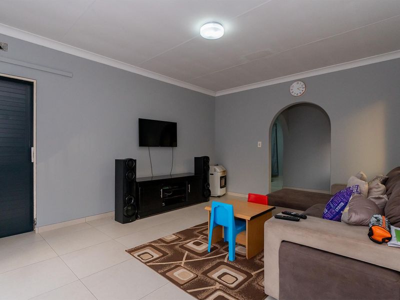 Spacious 3-Bedroom Family Home with Flatlet in Secure Boomed Area Birch Acres - Photo 3