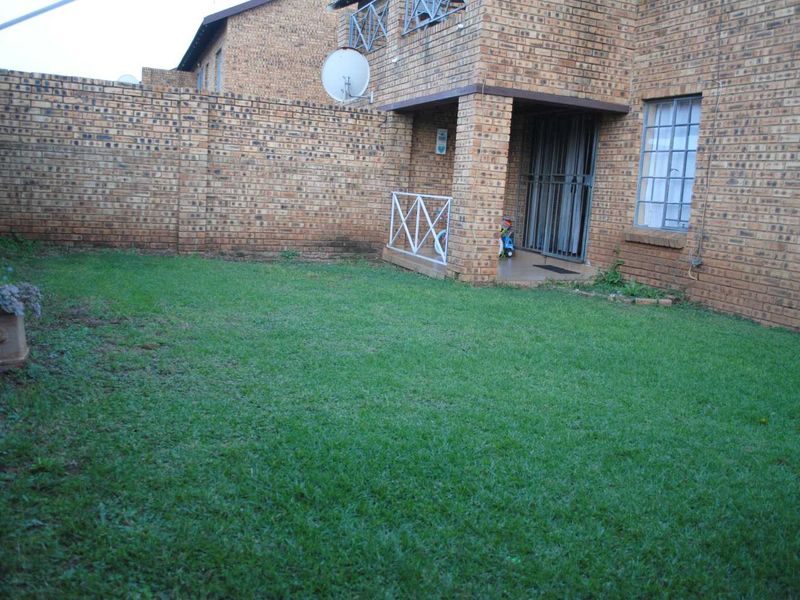 Apartment in Meyerton - Photo 2