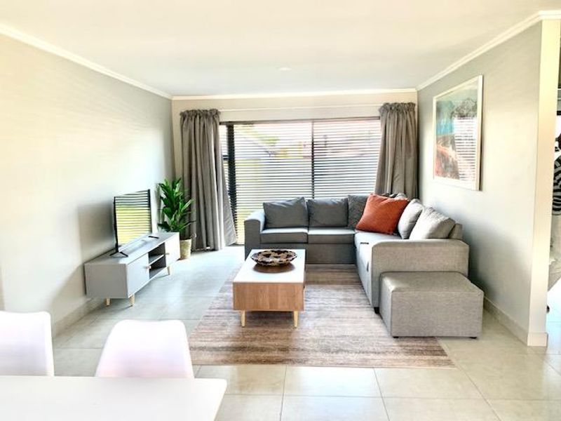 Newly Built Contemporary Townhouses in Pellissier - Photo 2