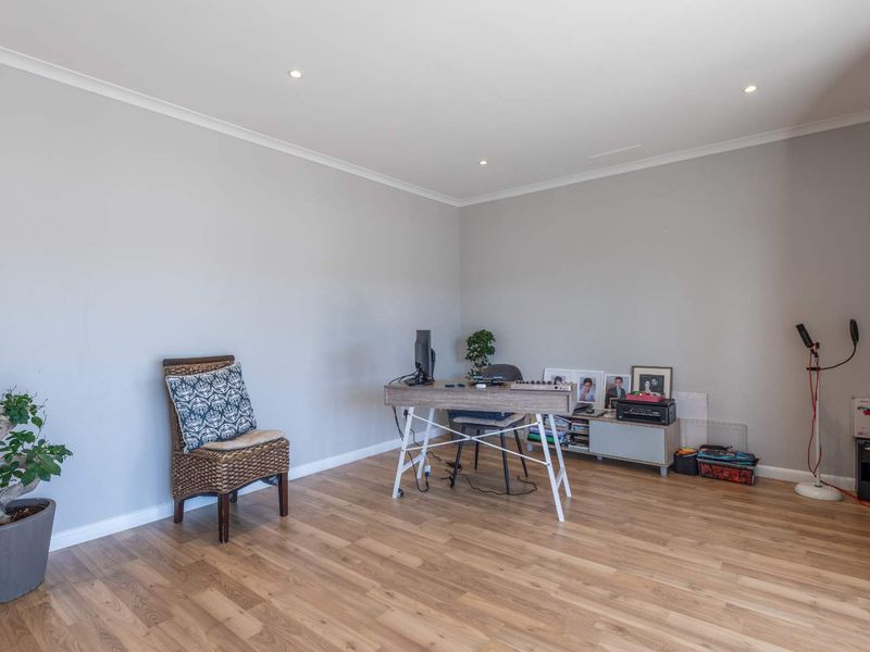 5 Bedroom House To Let In Big Bay - Photo 10