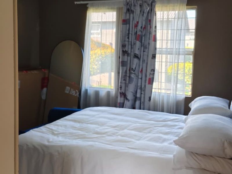 Modern Living Awaits in Serene Suburb! - Photo 8